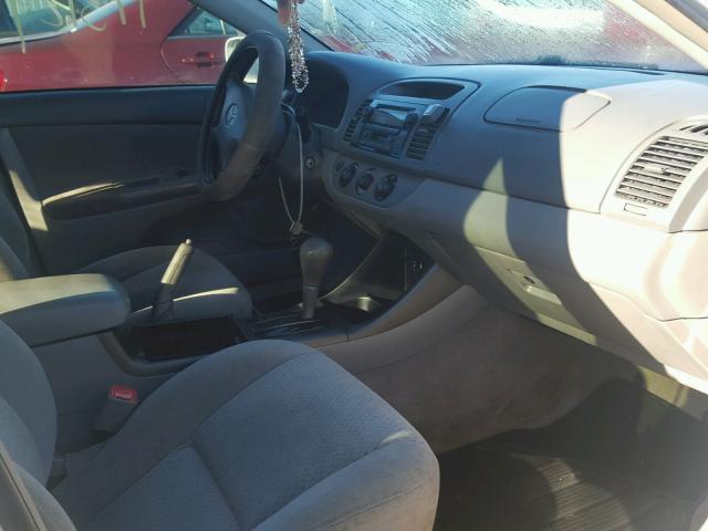 4T1BE32K94U361943 - 2004 TOYOTA CAMRY LE თეთრი ფოტო 5