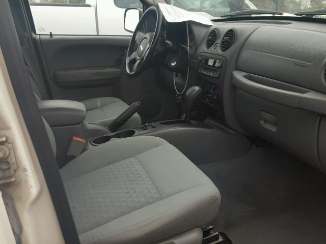 1J4GL48K76W199633 - 2006 JEEP LIBERTY SP WHITE photo 5