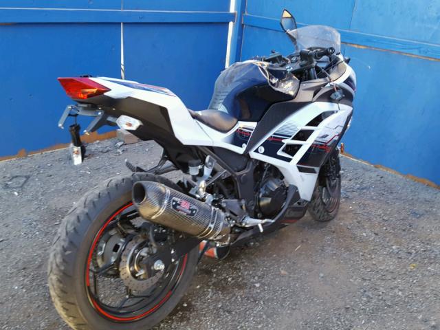 JKAEX8B12EA000700 - 2014 KAWASAKI EX300 B WHITE photo 4