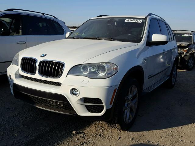 5UXZV4C52CL747866 - 2012 BMW X5 XDRIVE3 WHITE photo 2