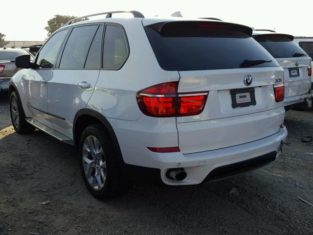 5UXZV4C52CL747866 - 2012 BMW X5 XDRIVE3 WHITE photo 3