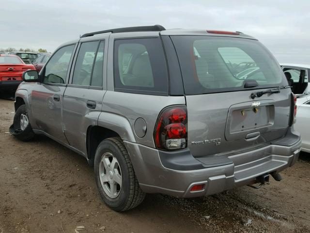 1GNDT13S252300413 - 2005 CHEVROLET TRAILBLAZE GRAY photo 3