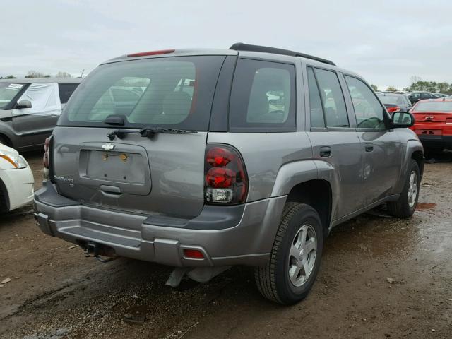 1GNDT13S252300413 - 2005 CHEVROLET TRAILBLAZE GRAY photo 4