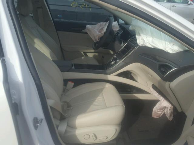 3LN6L5LUXHR622836 - 2017 LINCOLN MKZ WHITE photo 5