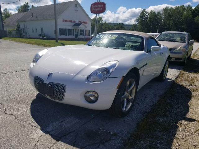 1G2MB35B57Y113059 - 2007 PONTIAC SOLSTICE WHITE photo 2