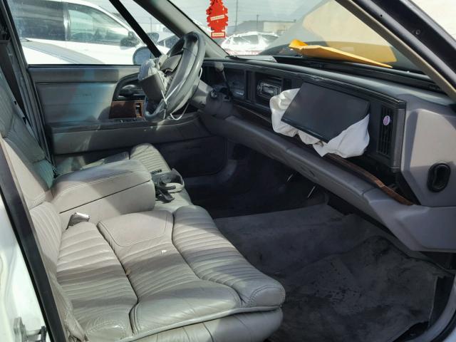 1G4CU5218RH608377 - 1994 BUICK PARK AVENU CREAM photo 5