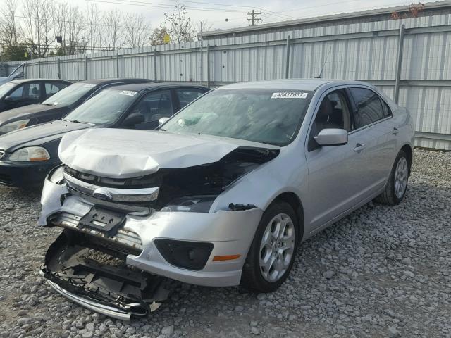 3FAHP0HGXBR264335 - 2011 FORD FUSION SE SILVER photo 2