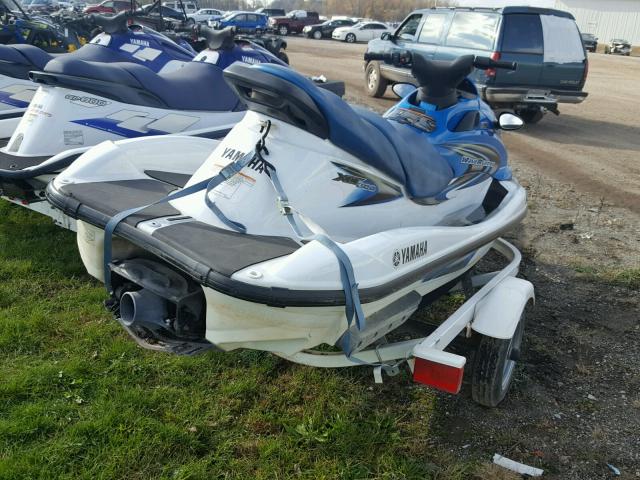 YAMA1687L304 - 2004 YAMAHA MARINE/TRL WHITE photo 4