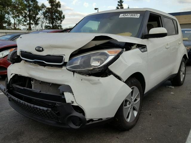 KNDJN2A23F7231492 - 2015 KIA SOUL WHITE photo 2