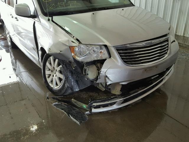 2C4RC1BG5CR288817 - 2012 CHRYSLER TOWN & COU SILVER photo 9