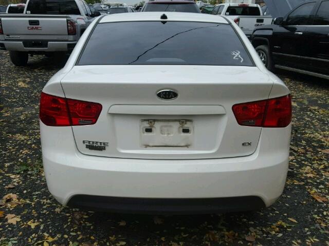 KNAFU4A25C5551776 - 2012 KIA FORTE EX WHITE photo 9