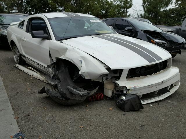 1ZVFT82H355113774 - 2005 FORD MUSTANG GT WHITE photo 1