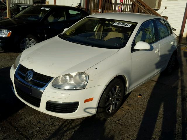 3VWRT71K16M732213 - 2006 VOLKSWAGEN JETTA TDI WHITE photo 2