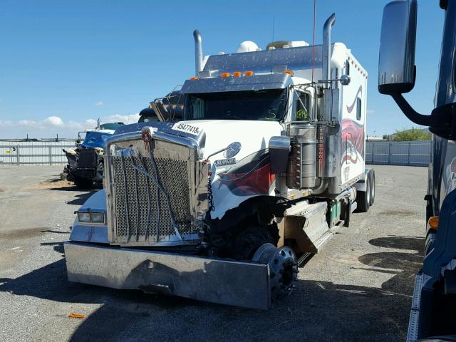 1XKWDB9X97J163619 - 2007 KENWORTH CONSTRUCTI WHITE photo 2