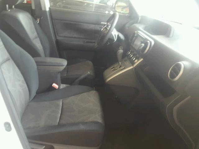 JTLZE4FE9FJ067402 - 2015 TOYOTA SCION XB თეთრი ფოტო 5