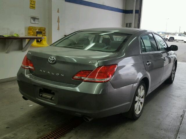 4T1BK36B65U028913 - 2005 TOYOTA AVALON XL GRAY photo 4