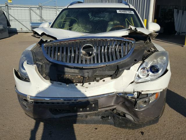 5GAKRBED2BJ241983 - 2011 BUICK ENCLAVE CX WHITE photo 9
