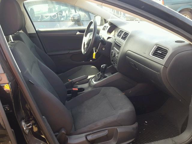 3VW2K7AJ5EM258180 - 2014 VOLKSWAGEN JETTA BASE Սև լուսանկար 5