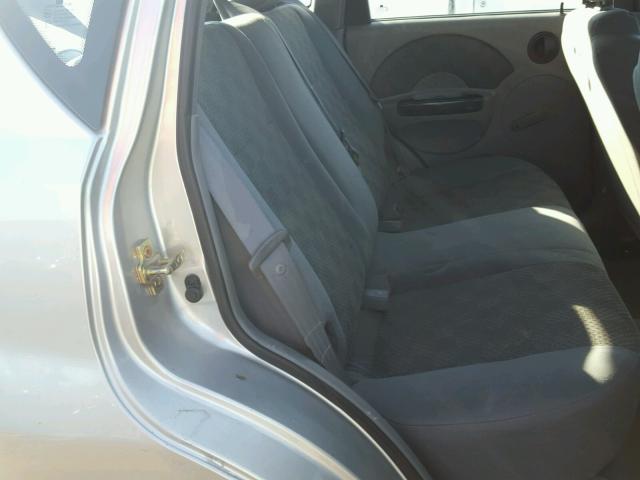 KL1TD62644B193678 - 2004 CHEVROLET AVEO SILVER photo 6