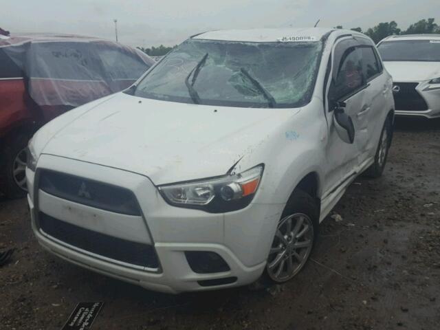 JA4AP3AU6BZ020104 - 2011 MITSUBISHI OUTLANDER WHITE photo 2