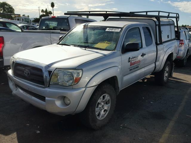 5TETU62N68Z585188 - 2008 TOYOTA TACOMA PRE SILVER photo 2