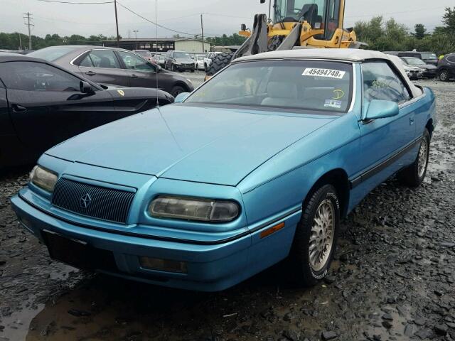 1C3XU453XPF610111 - 1993 CHRYSLER LEBARON BLUE photo 2