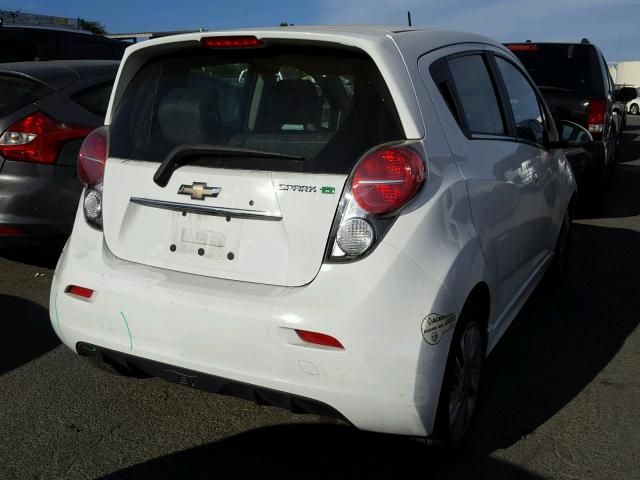 KL8CL6S04EC400825 - 2014 CHEVROLET SPARK EV 2 WHITE photo 4