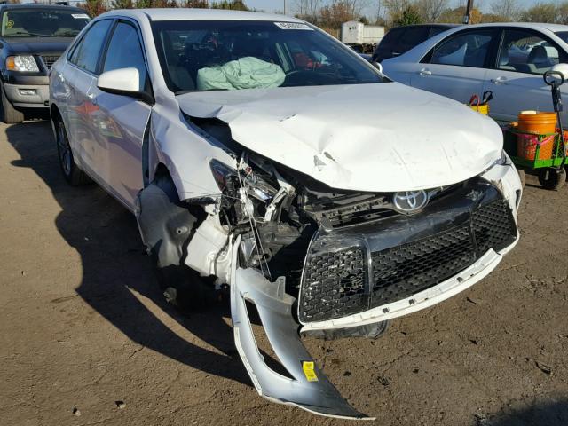 4T1BF1FK4FU063251 - 2015 TOYOTA CAMRY LE 白色 照片 1