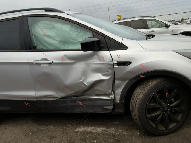 1FMCU0GD2HUB02717 - 2017 FORD ESCAPE SE 银色 照片 9