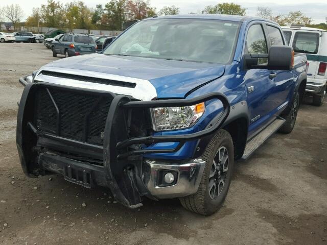 5TFDW5F18HX609210 - 2017 TOYOTA TUNDRA BLUE photo 2