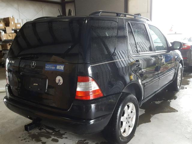 4JGAB72E4YA168273 - 2000 MERCEDES-BENZ ML 430 Schwarz Foto 4