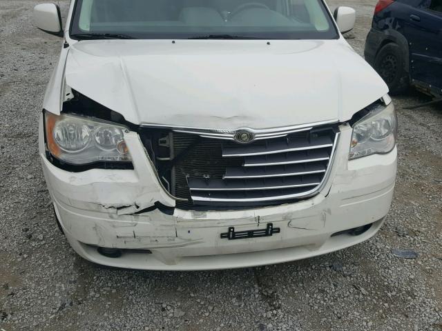 2A8HR54P88R699854 - 2008 CHRYSLER TOWN&COUNT WHITE photo 9