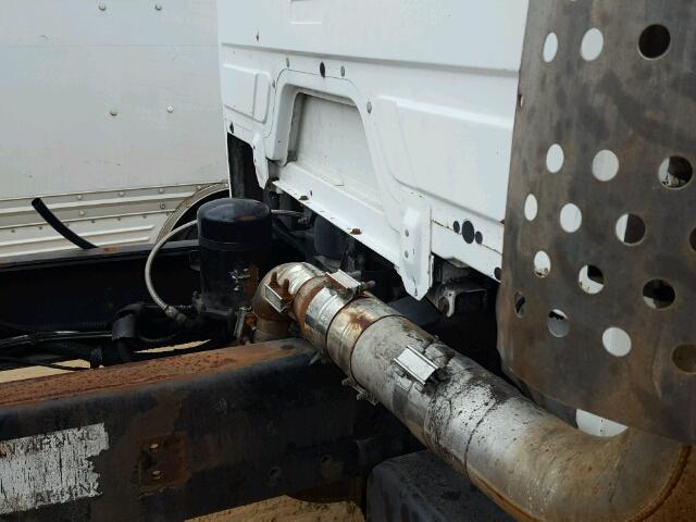 1FVHBXAK12HJ84427 - 2002 FREIGHTLINER MEDIUM CON WHITE photo 6