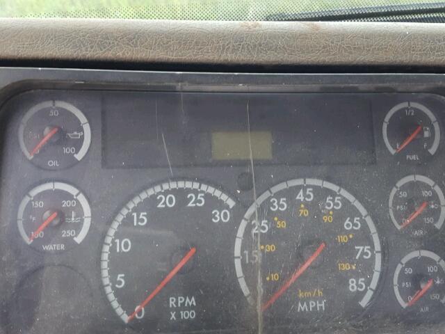 1FVHBXAK12HJ84427 - 2002 FREIGHTLINER MEDIUM CON WHITE photo 8