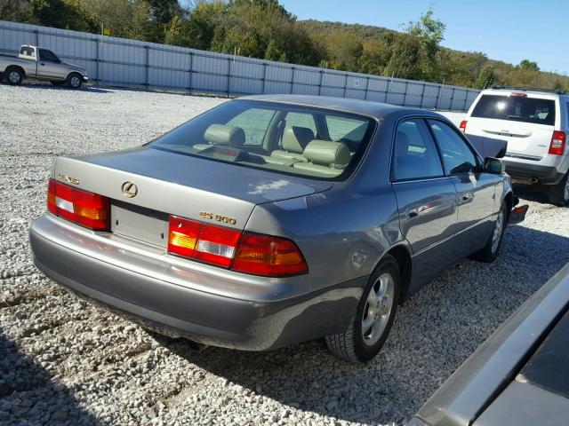 JT8BF22GXV0065019 - 1997 LEXUS ES 300 BROWN photo 4