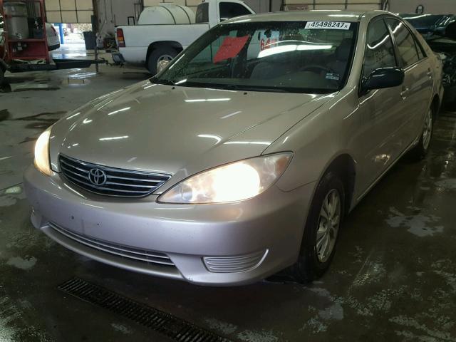 4T1BF32K56U119361 - 2006 TOYOTA CAMRY GOLD photo 2