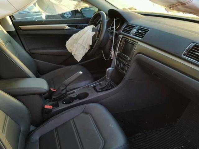 1VWDT7A35HC005258 - 2017 VOLKSWAGEN PASSAT R-L GRAY photo 5