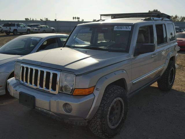 1J8HH58267C550724 - 2007 JEEP COMMANDER GOLD photo 2