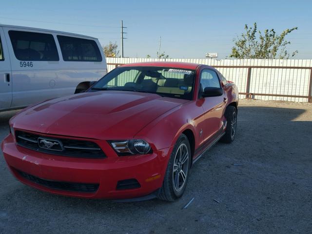 1ZVBP8AN5A5108094 - 2010 FORD MUSTANG RED photo 2