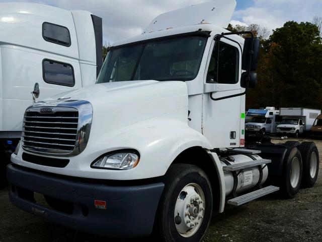 1FUJF0CV36LW30766 - 2006 FREIGHTLINER COLUMBIA WHITE photo 2