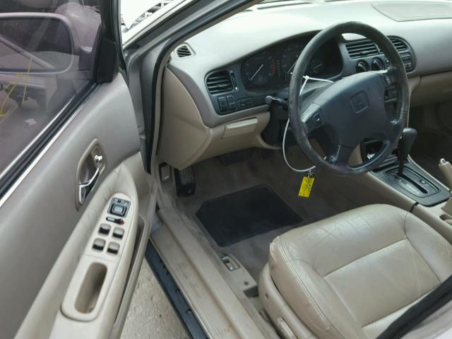 1HGCD5668VA277976 - 1997 HONDA ACCORD EX TAN photo 9