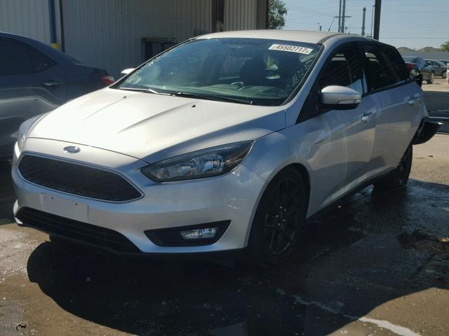 1FADP3K25GL330390 - 2016 FORD FOCUS SE SILVER photo 2