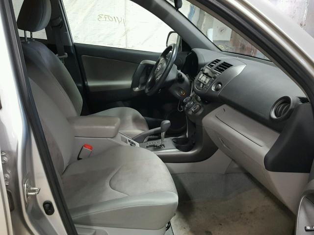 2T3BF4DV3BW111029 - 2011 TOYOTA RAV4 SILVER photo 5