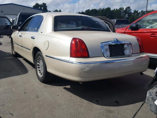 1LNHM83W2XY665608 - 1999 LINCOLN TOWN CAR C BEIGE photo 3