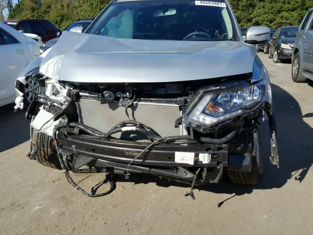 KNMAT2MT3HP568225 - 2017 NISSAN ROGUE S SILVER photo 9