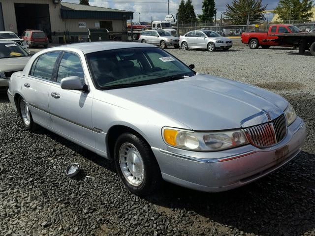 1LNHM81WXXY630804 - 1999 LINCOLN TOWN CAR E SILVER photo 1