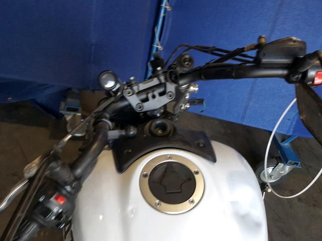 JKAENEA12FDA02312 - 2015 KAWASAKI EN650 A Weiß Foto 8