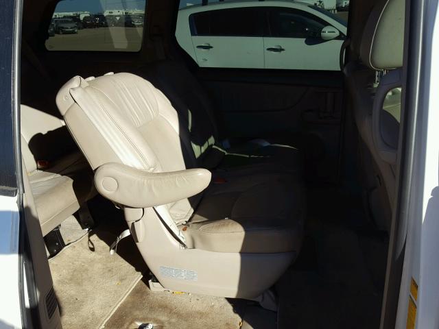 5TDYK4CC4AS325677 - 2010 TOYOTA SIENNA XLE WHITE photo 6