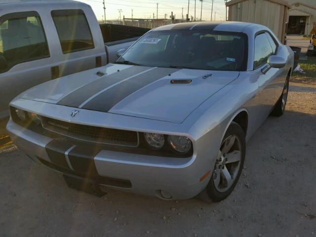 2B3LJ44V99H559029 - 2009 DODGE CHALLENGER SILVER photo 2