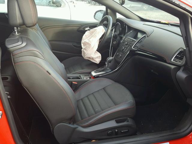 W04WJ3N5XHG107535 - 2017 BUICK CASCADA SP RED photo 5